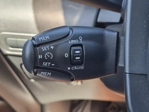 Citroën C3 Aircross 2019 - 11490 EUR, 70286 km - AUTO.MOTO.pt - 70286km - foto 25 de 39