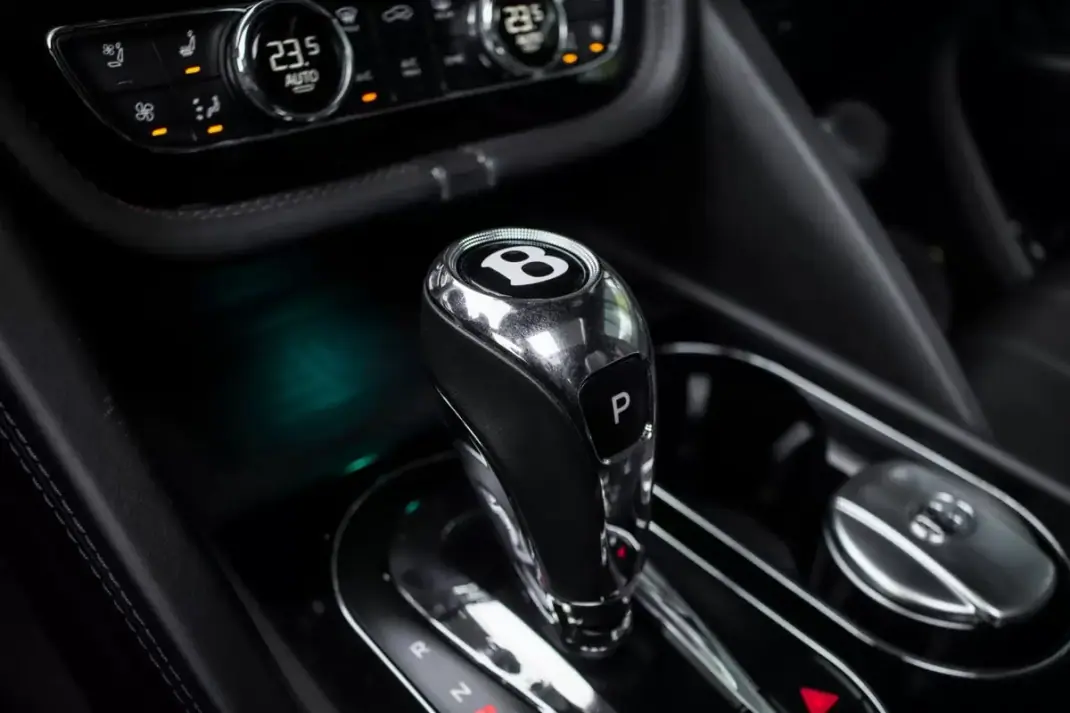 Bentley Bentayga 2022 - 210000 EUR, 70942 km - AUTO.MOTO.pt - 70942km - foto 26 de 57