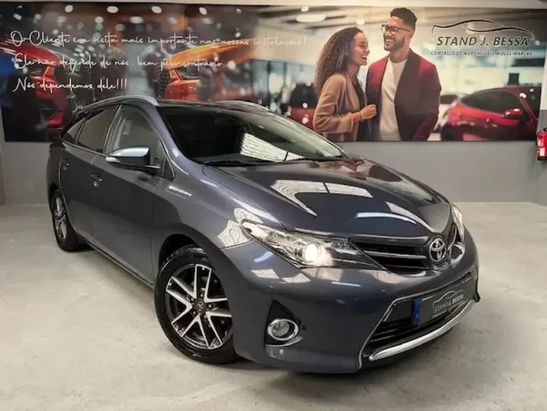 Toyota Auris Touring Sports 2014 - 12250 EUR, 160000 km - AUTO.MOTO.pt - 160000km - foto 1 de 9