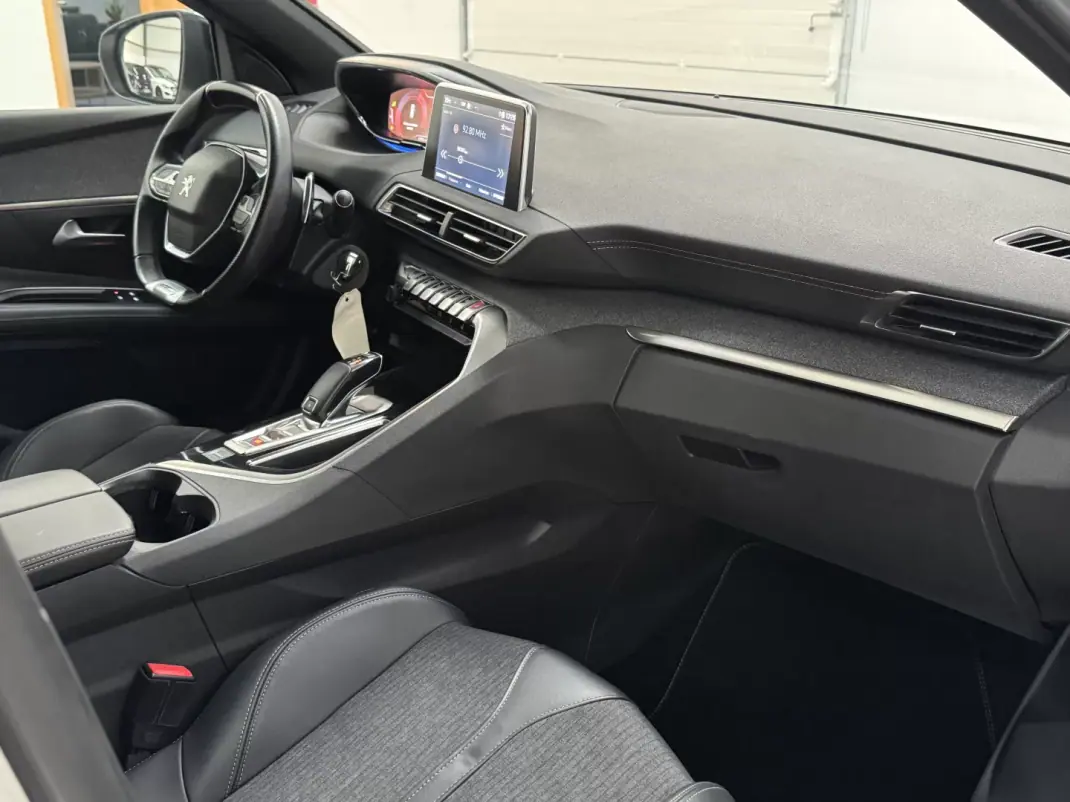 Peugeot 3008 2019 - 18990 EUR, 67000 km - AUTO.MOTO.pt - 67000km - foto 15 de 22