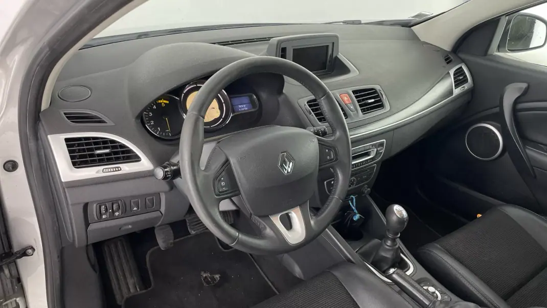 Renault Mégane Sport Tourer 2010 - 4950 EUR, 195235 km - AUTO.MOTO.pt - 195235km - foto 11 de 22