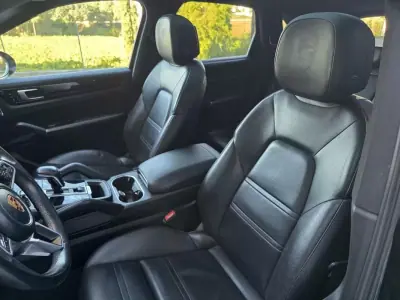 Porsche Cayenne 2018 - 53499 EUR, 142519 km - 142519km - foto 35 de 44