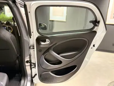 Smart ForFour 2018 - 11900 EUR, 51000 km - AUTO.MOTO.pt - 51000km - foto 10 de 19