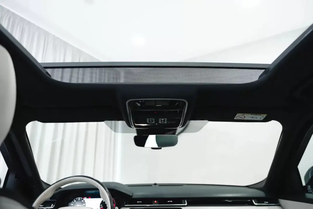 Land Rover Velar 2018 - 42950 EUR, 126000 km - 126000km - foto 40 de 50