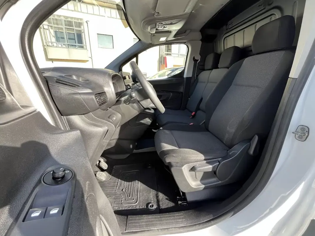 Toyota 2021 - 13950 EUR, 115000 km - AUTO.MOTO.pt - 115000km - foto 9 de 30