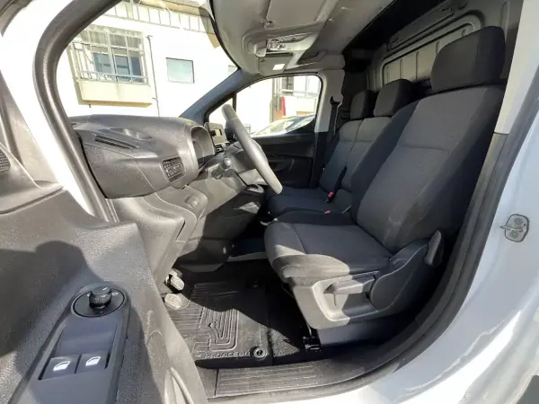Toyota 2021 - 13950 EUR, 115000 km - AUTO.MOTO.pt - 115000km - foto 9 de 30