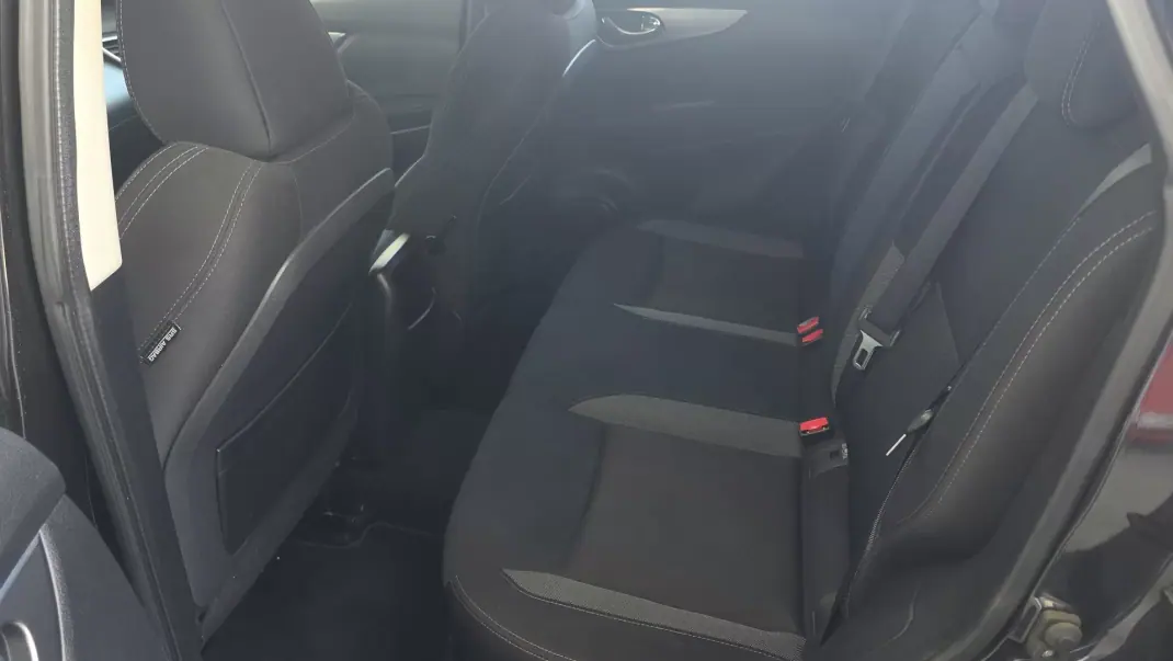 Nissan Qashqai 2018 - 15990 EUR, 92000 km - AUTO.MOTO.pt - 92000km - foto 6 de 6