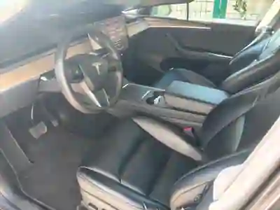 Tesla Model Y 2023 - 28500 EUR, 158000 km - AUTO.MOTO.pt - 158000km - foto 4 de 9