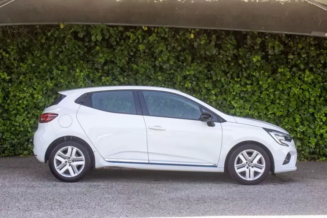 Renault Clio 2021 - 13500 EUR, 156000 km - AUTO.MOTO.pt - 156000km - foto 4 de 14
