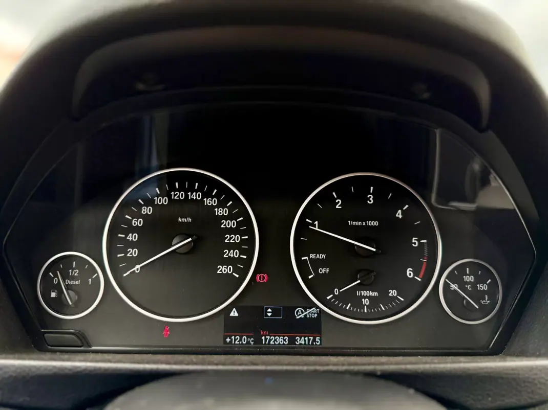 BMW 318 2016 - 15950 EUR, 172000 km - 172000km - foto 22 de 27