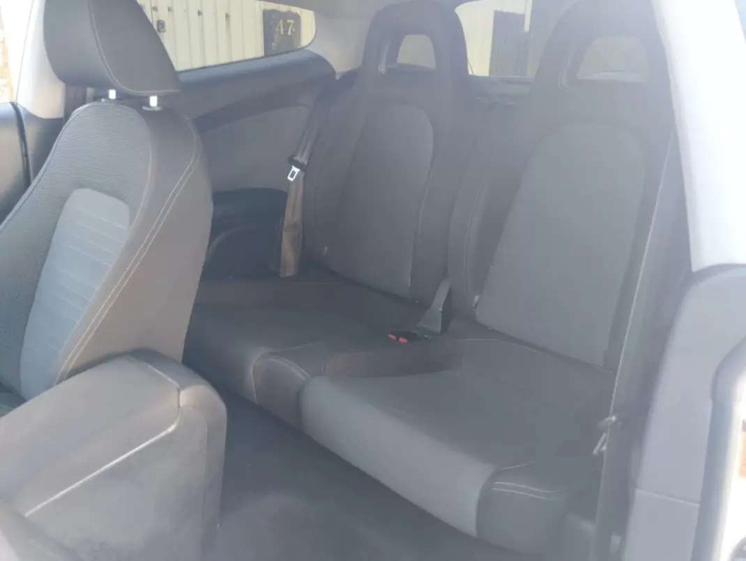 Volkswagen Scirocco 2011 - 10000 EUR, 215000 km - AUTO.MOTO.pt - 215000km - foto 19 de 30