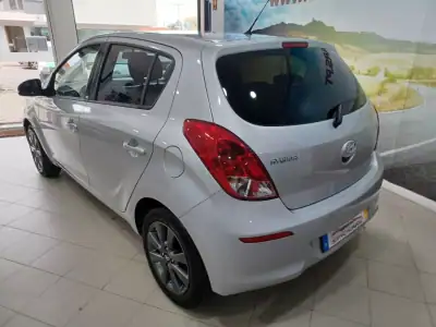 Hyundai i20 2014 - 9890 EUR, 101619 km - AUTO.MOTO.pt - 101619km - foto 8 de 41