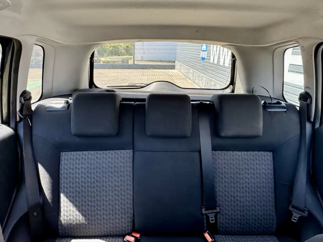 Ford Fusion 2004 - 3950 EUR, 135000 km - AUTO.MOTO.pt - 135000km - foto 19 de 20