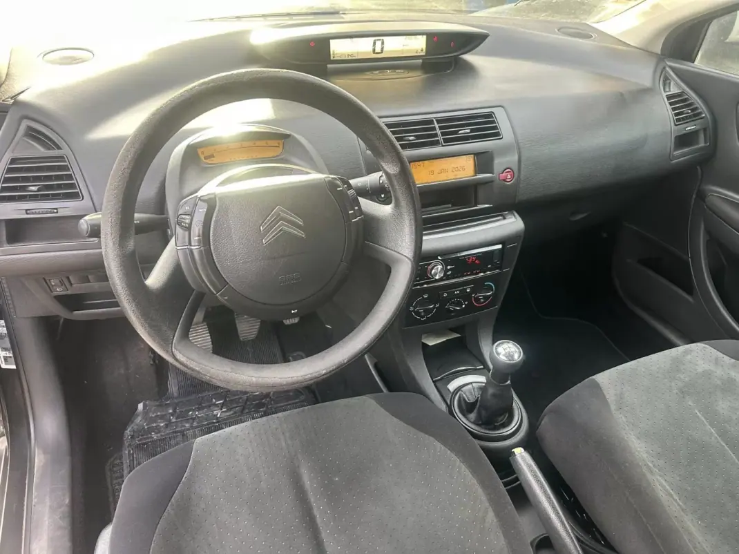 Citroën C4 2007 - 3250 EUR, 240000 km - AUTO.MOTO.pt - 240000km - foto 5 de 8