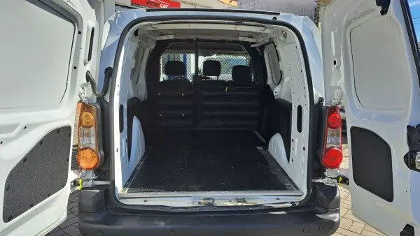 Citroën Berlingo 2016 - 9900 EUR, 218219 km - AUTO.MOTO.pt - 218219km - foto 7 de 19