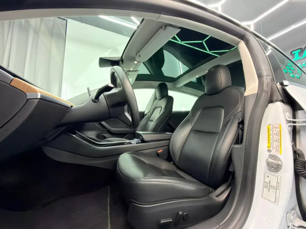 Tesla Model 3 2020 - 23750 EUR, 66000 km - AUTO.MOTO.pt - 66000km - foto 20 de 22