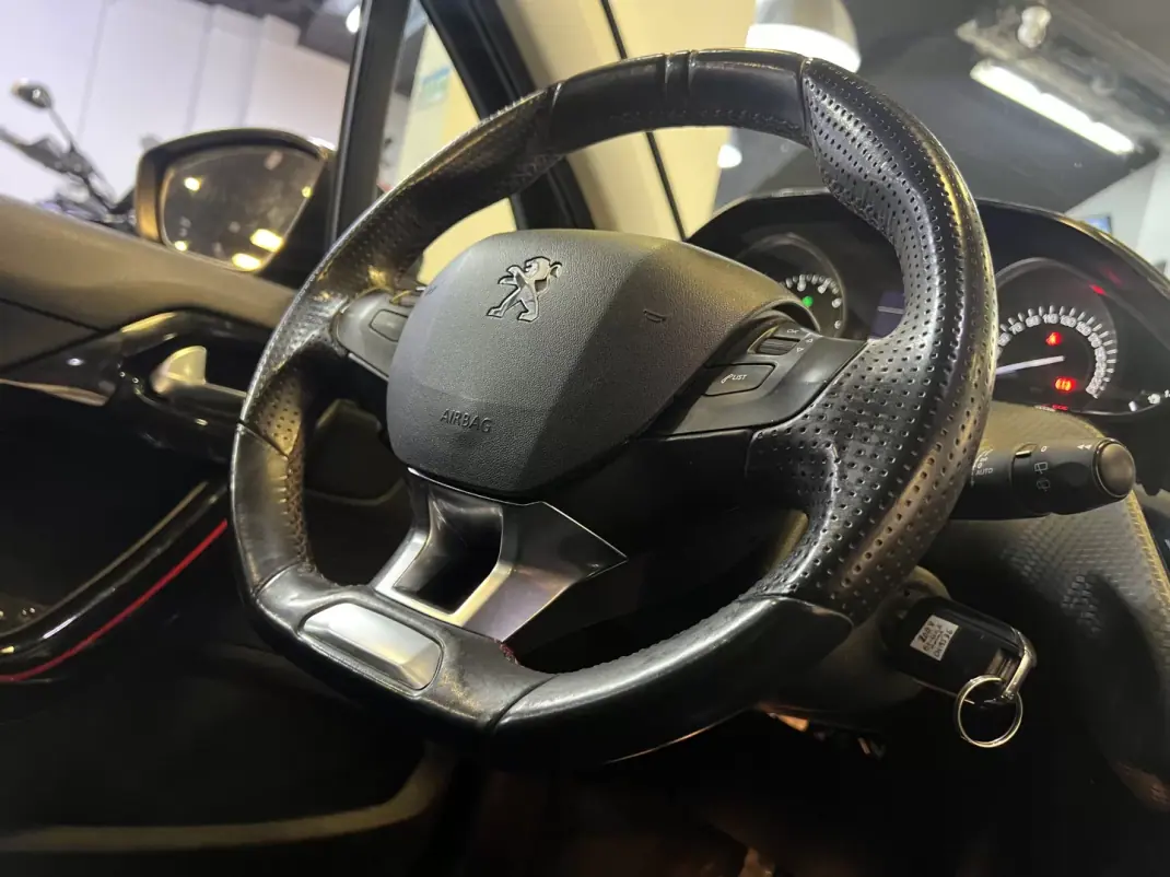 Peugeot 2008 2017 - 10990 EUR, 95000 km - 95000km - foto 22 de 43