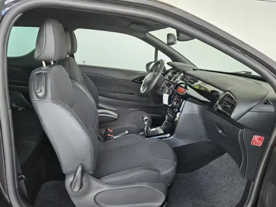 Citroën DS3 2010 - 6750 EUR, 125000 km - AUTO.MOTO.pt - 125000km - foto 6 de 9