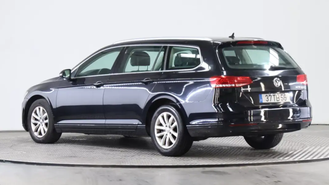 Volkswagen Passat Variant 2017 - 15999 EUR, 157121 km - AUTO.MOTO.pt - 157121km - foto 2 de 17