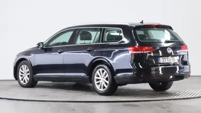 Volkswagen Passat Variant 2017 - 15999 EUR, 157121 km - AUTO.MOTO.pt - 157121km - foto 2 de 17