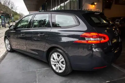 Peugeot 308 SW 2019 - 9750 EUR, 294100 km - AUTO.MOTO.pt - 294100km - foto 3 de 36