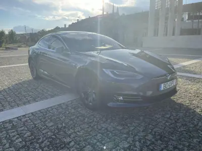 Tesla Model S 2018 - 37900 EUR, 131000 km - AUTO.MOTO.pt - 131000km - foto 2 de 11