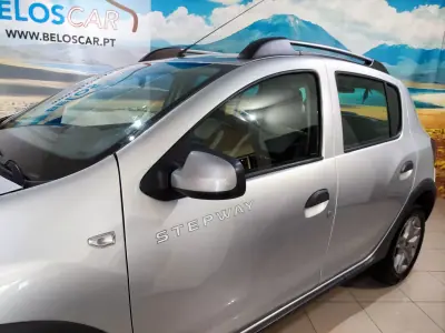 Dacia Sandero 2020 - 11750 EUR, 54000 km - AUTO.MOTO.pt - 54000km - foto 6 de 25