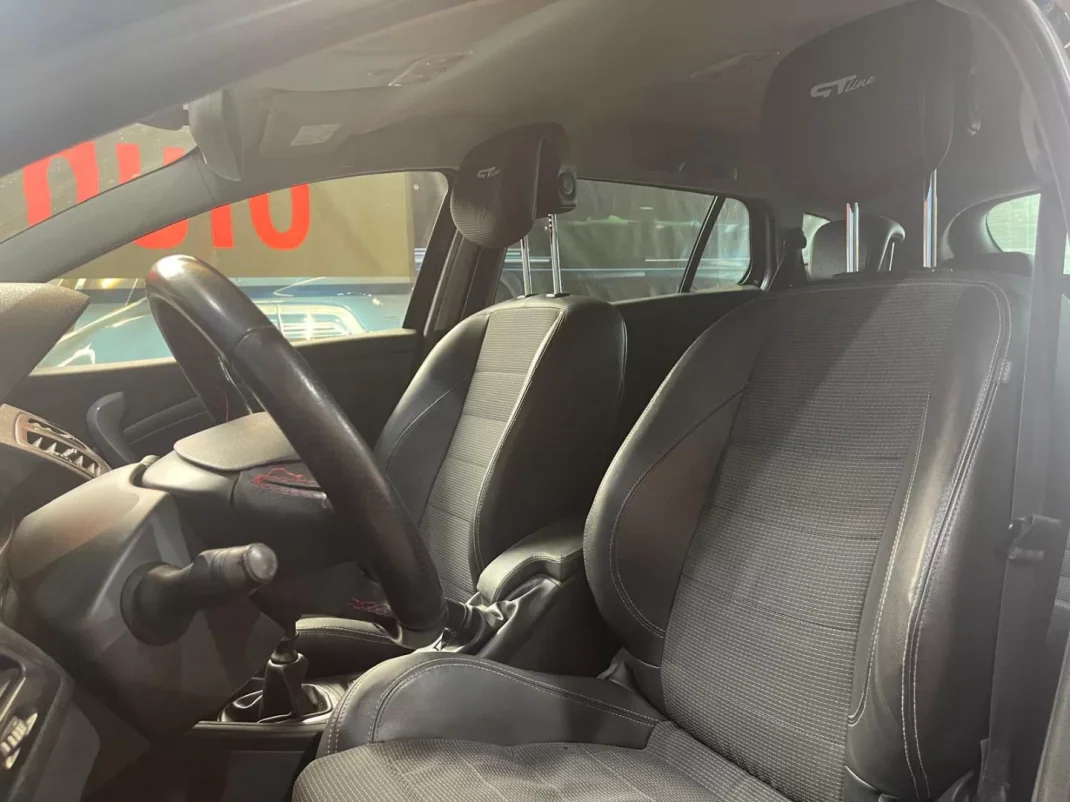 Renault Mégane Sport Tourer 2014 - 9999 EUR, 163000 km - AUTO.MOTO.pt - 163000km - foto 31 de 47