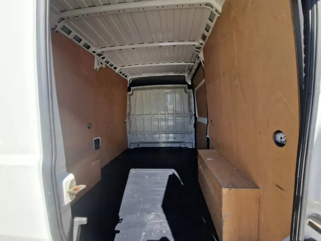 Citroën 2015 - 13750 EUR, 230000 km - AUTO.MOTO.pt - 230000km - foto 7 de 7