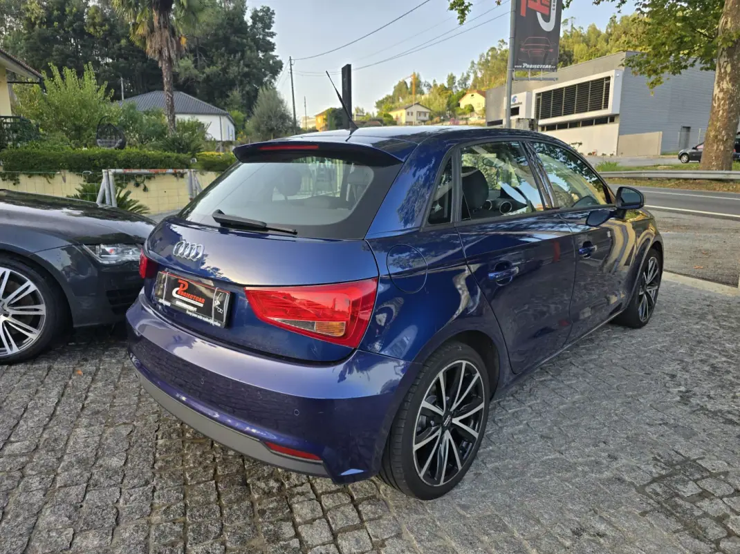 Audi A1 Sportback 2016 - 14900 EUR, 170000 km - 170000km - foto 2 de 8