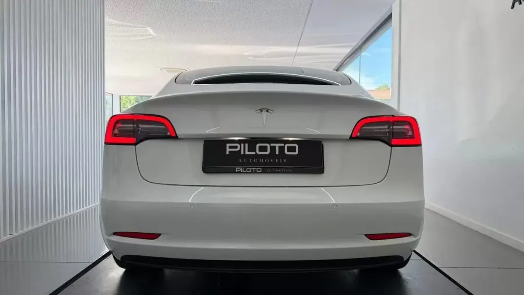 Tesla Model 3 2022 - 29990 EUR, 84000 km - AUTO.MOTO.pt - 84000km - foto 7 de 21