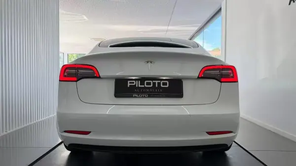 Tesla Model 3 2022 - 29990 EUR, 84000 km - AUTO.MOTO.pt - 84000km - foto 7 de 21