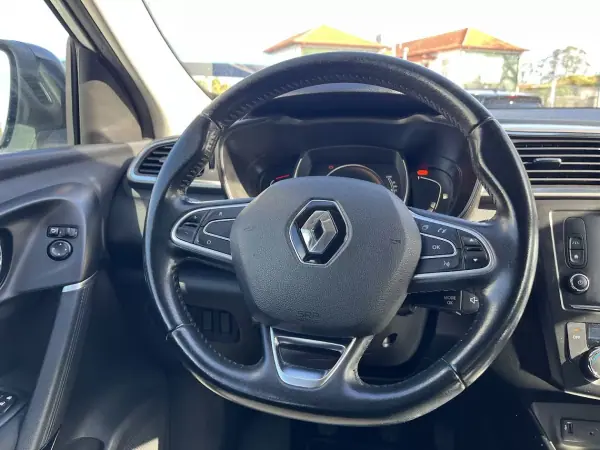 Renault Kadjar 2016 - 11950 EUR, 250000 km - AUTO.MOTO.pt - 250000km - foto 14 de 42