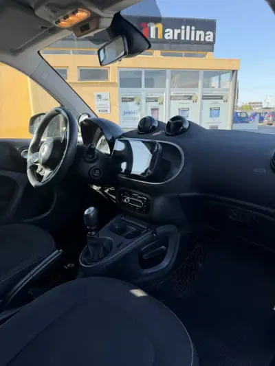 Smart Fortwo Cabrio 2017 - 7950 EUR, 165000 km - AUTO.MOTO.pt - 165000km - foto 2 de 5