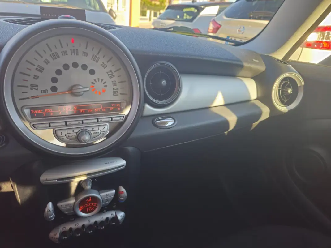 MINI One 2009 - 7990 EUR, 164320 km - 164320km - foto 10 de 14