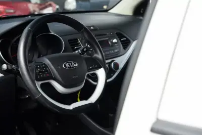 Kia Picanto 2016 - 6900 EUR, 230360 km - AUTO.MOTO.pt - 230360km - foto 9 de 19