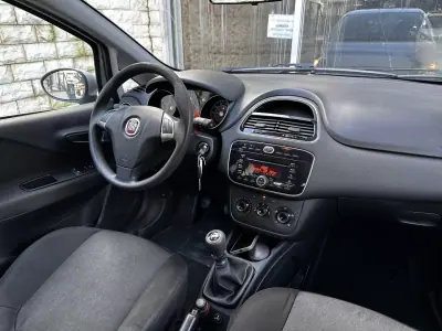 Fiat Punto 2014 - 6490 EUR, 145800 km - AUTO.MOTO.pt - 145800km - foto 14 de 21