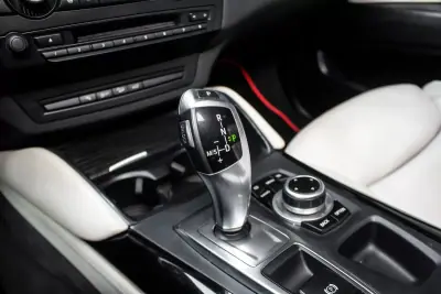 BMW X6 ActiveHybrid 2010 - 23990 EUR, 173745 km - AUTO.MOTO.pt - 173745km - foto 16 de 40