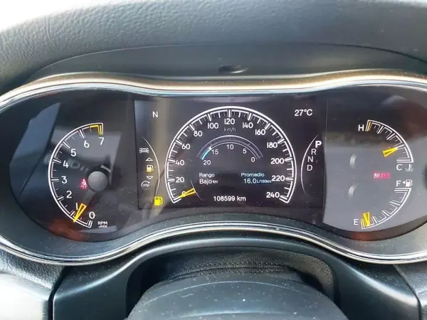 Jeep Grand Cherokee 2016 - 34950 EUR, 135350 km - AUTO.MOTO.pt - 135350km - foto 32 de 60