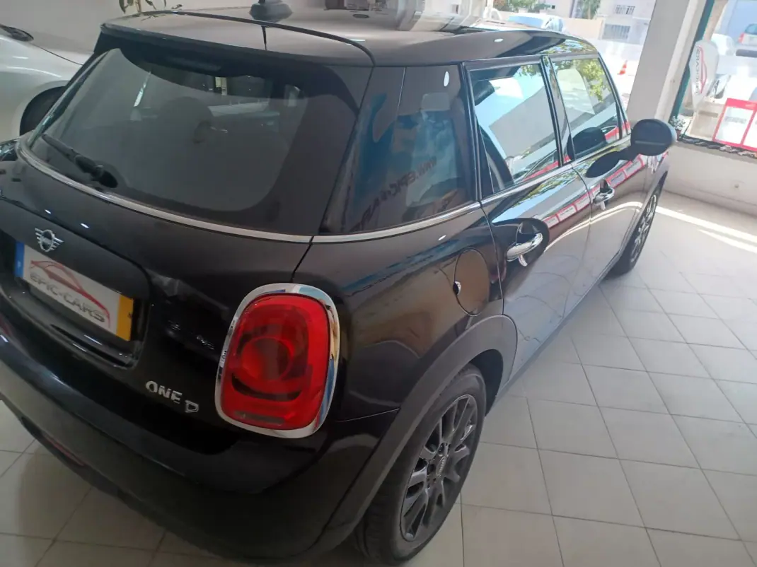 MINI 5 Portas 2019 - 13490 EUR, 199185 km - 199185km - foto 9 de 34