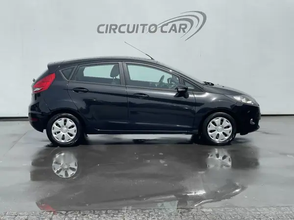 Ford Fiesta 2012 - 5500 EUR, 272349 km - AUTO.MOTO.pt - 272349km - foto 7 de 32