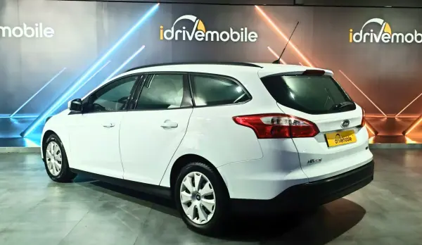 Ford Focus 2014 - 8750 EUR, 124734 km - AUTO.MOTO.pt - 124734km - foto 5 de 24