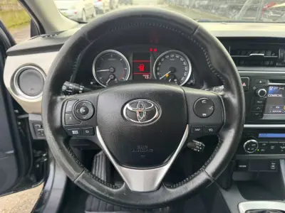 Toyota Auris 2014 - 10990 EUR, 224000 km - AUTO.MOTO.pt - 224000km - foto 15 de 27