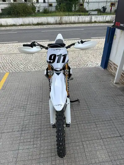 Stark Varg MX 2025 - 9200 EUR, 2 km - AUTO.MOTO.pt - 2km - foto 3 de 7