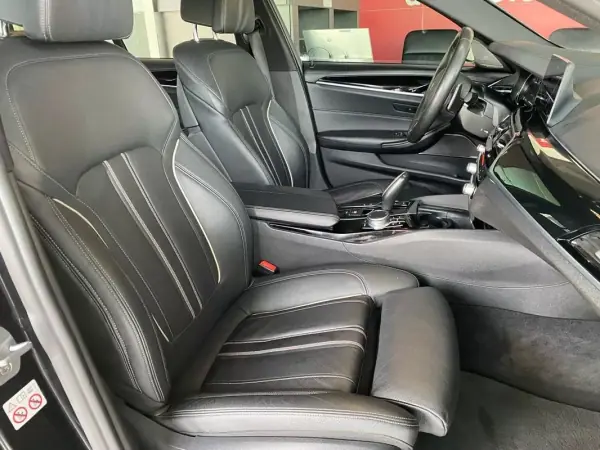 BMW M550d 2017 - 44900 EUR, 138217 km - AUTO.MOTO.pt - 138217km - foto 12 de 55