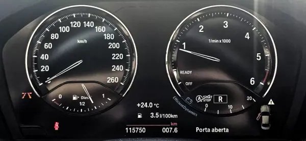 BMW 218 2018 - 26500 EUR, 115000 km - AUTO.MOTO.pt - 115000km - foto 12 de 36