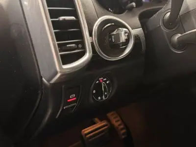 Porsche Cayenne 2017 - 42990 EUR, 155600 km - AUTO.MOTO.pt - 155600km - foto 18 de 31