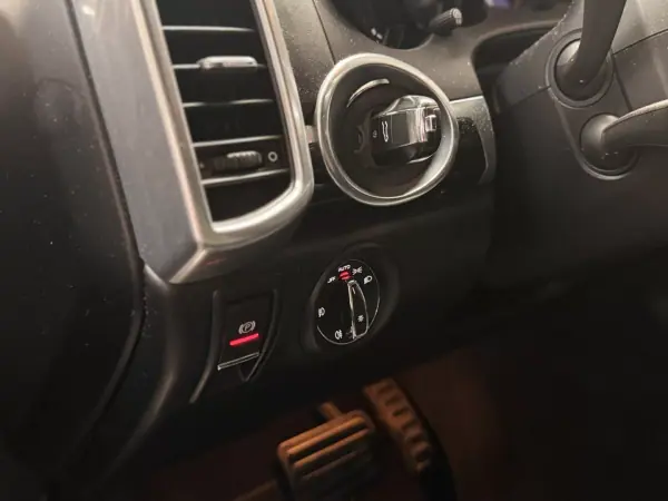 Porsche Cayenne 2017 - 42990 EUR, 155600 km - AUTO.MOTO.pt - 155600km - foto 18 de 31