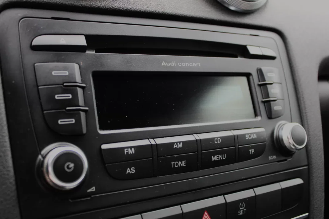 Audi A3 Cabrio 2009 - 11990 EUR, 180000 km - AUTO.MOTO.pt - 180000km - foto 28 de 42