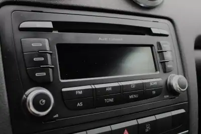 Audi A3 Cabrio 2009 - 11990 EUR, 180000 km - AUTO.MOTO.pt - 180000km - foto 28 de 42